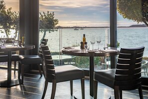 2 restauranter, frokost serveres