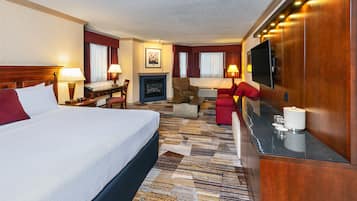 Deluxe Junior Suite | Premium bedding, in-room safe, desk, blackout curtains