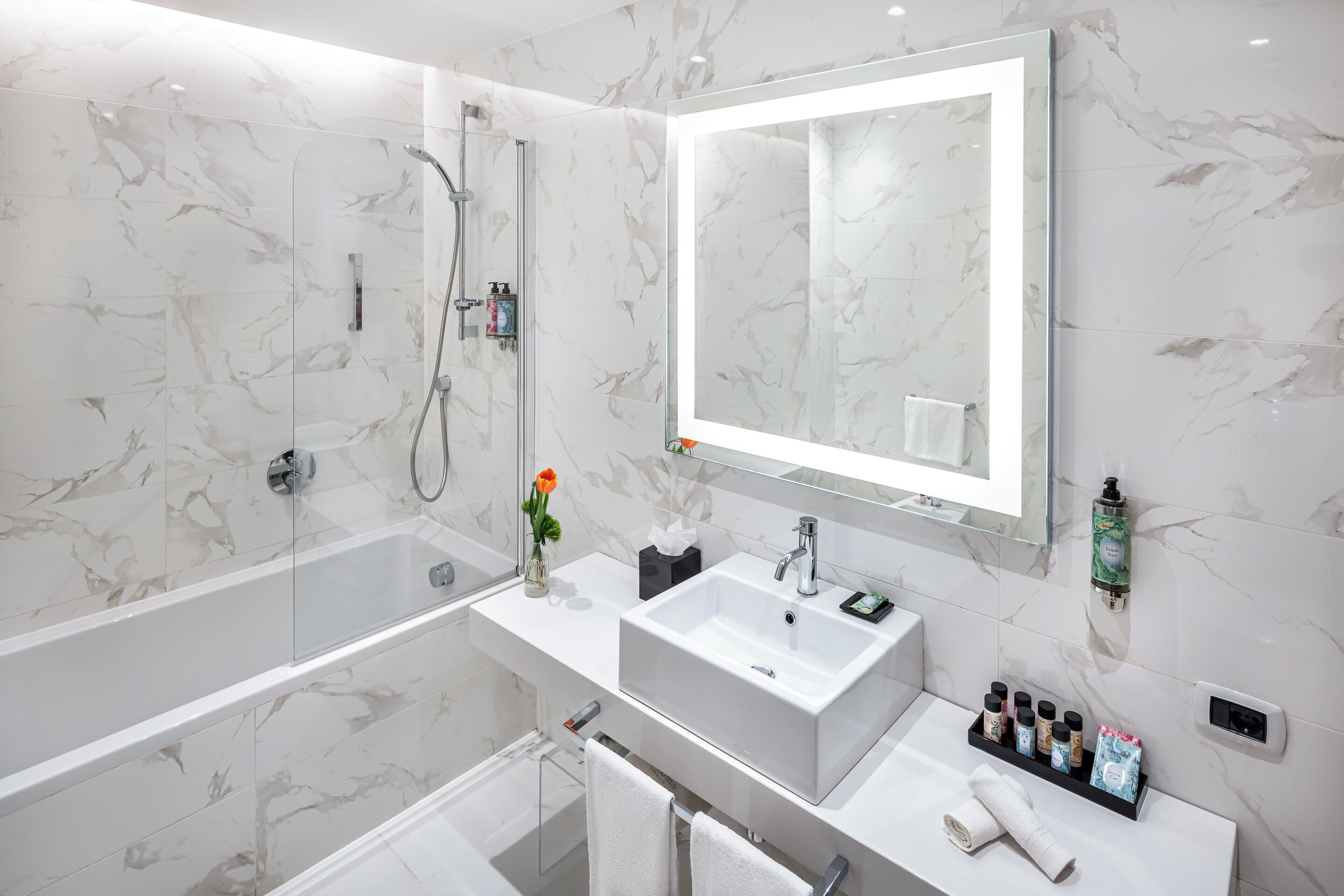 junior suite | bathroom | shower, free toiletries, hair dryer, towels