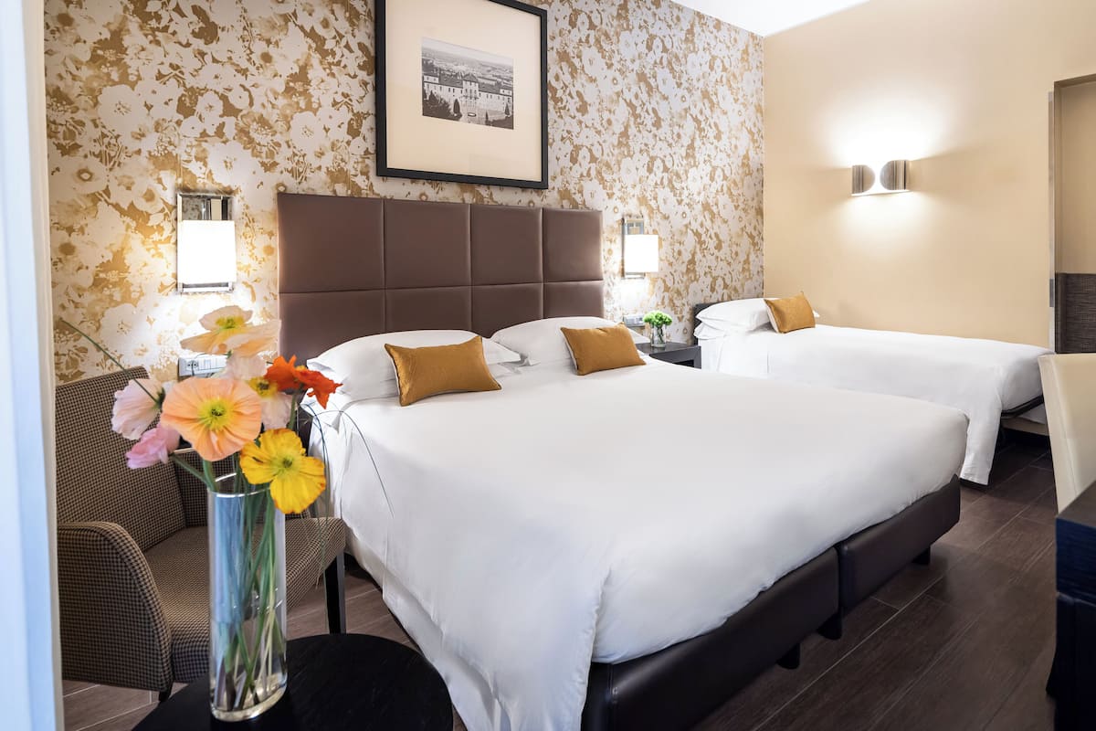 Camera tripla | Biancheria da letto di alta qualità, minibar, una cassaforte in camera