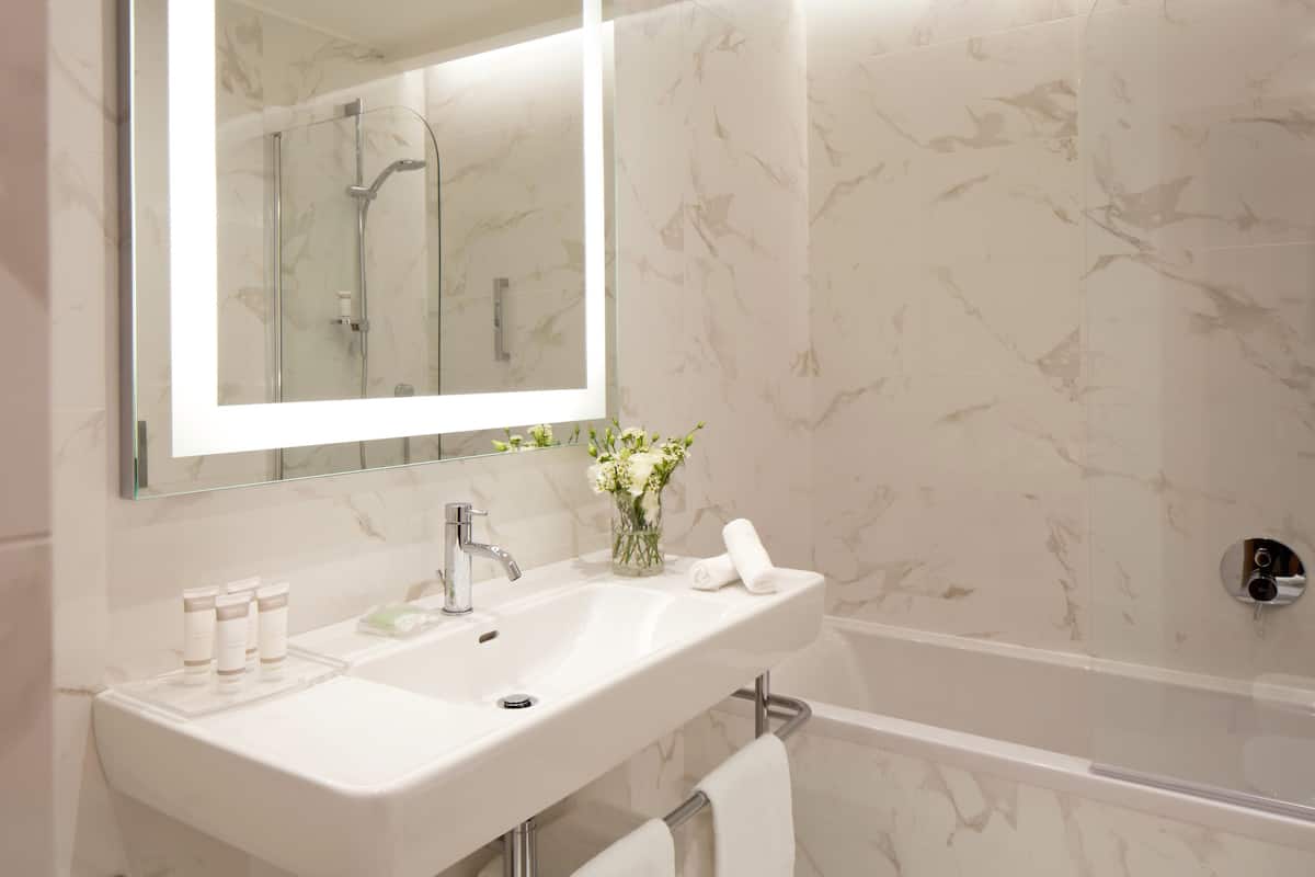 superior double room | bathroom | shower, free toiletries, hair dryer, towels