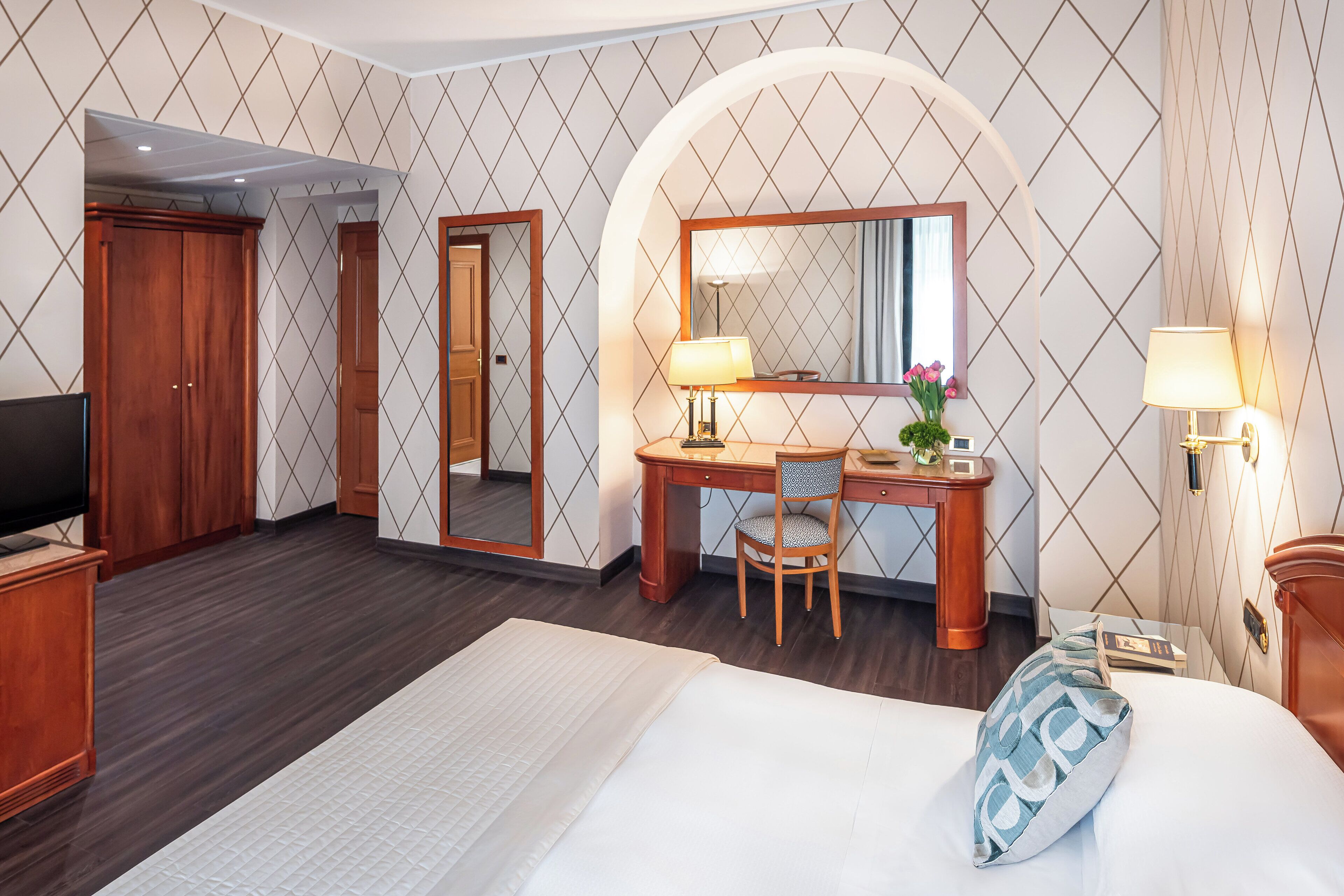 Camera Deluxe con letto matrimoniale o 2 letti singoli | Biancheria da letto di alta qualità, minibar, una cassaforte in camera