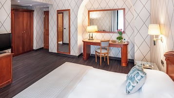 Camera Deluxe con letto matrimoniale o 2 letti singoli | Biancheria da letto di alta qualità, minibar, una cassaforte in camera