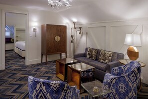 Premium bedding, in-room safe, desk, laptop workspace