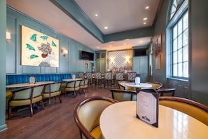 Cocktail bar
