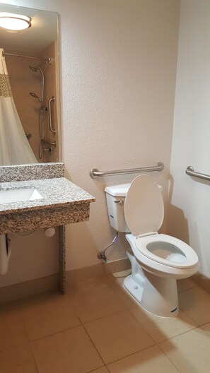 Amenidades de baño gratuitas, secadora de cabello, toallas, jabón 