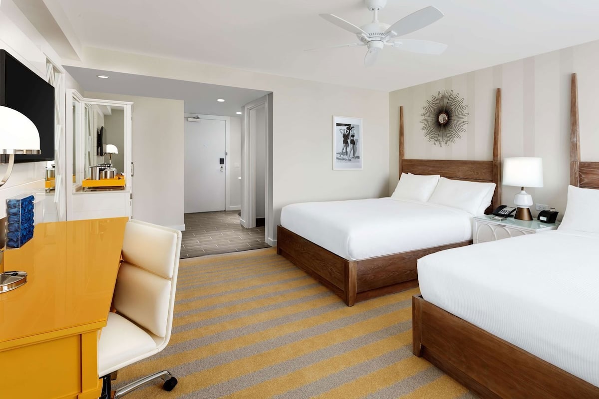 Premium bedding, in-room safe, desk, laptop workspace