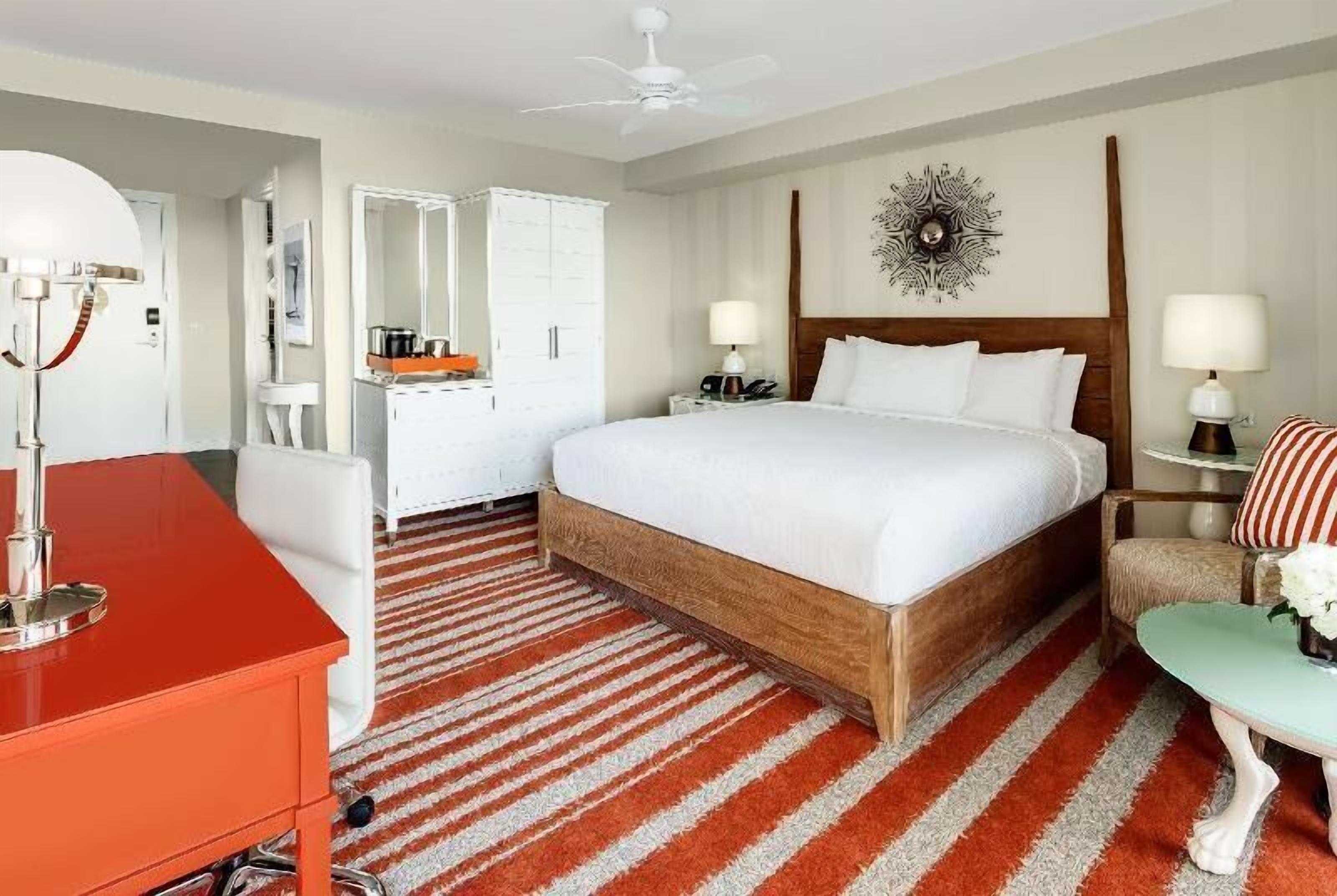 Premium bedding, in-room safe, desk, laptop workspace