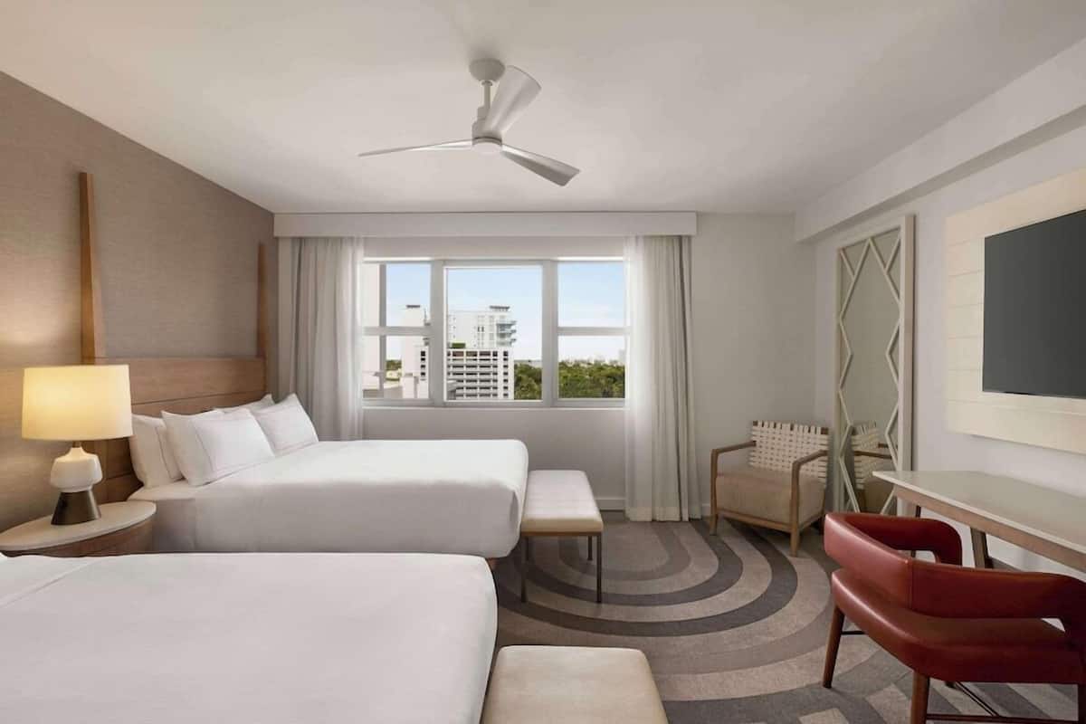 Premium bedding, in-room safe, desk, laptop workspace