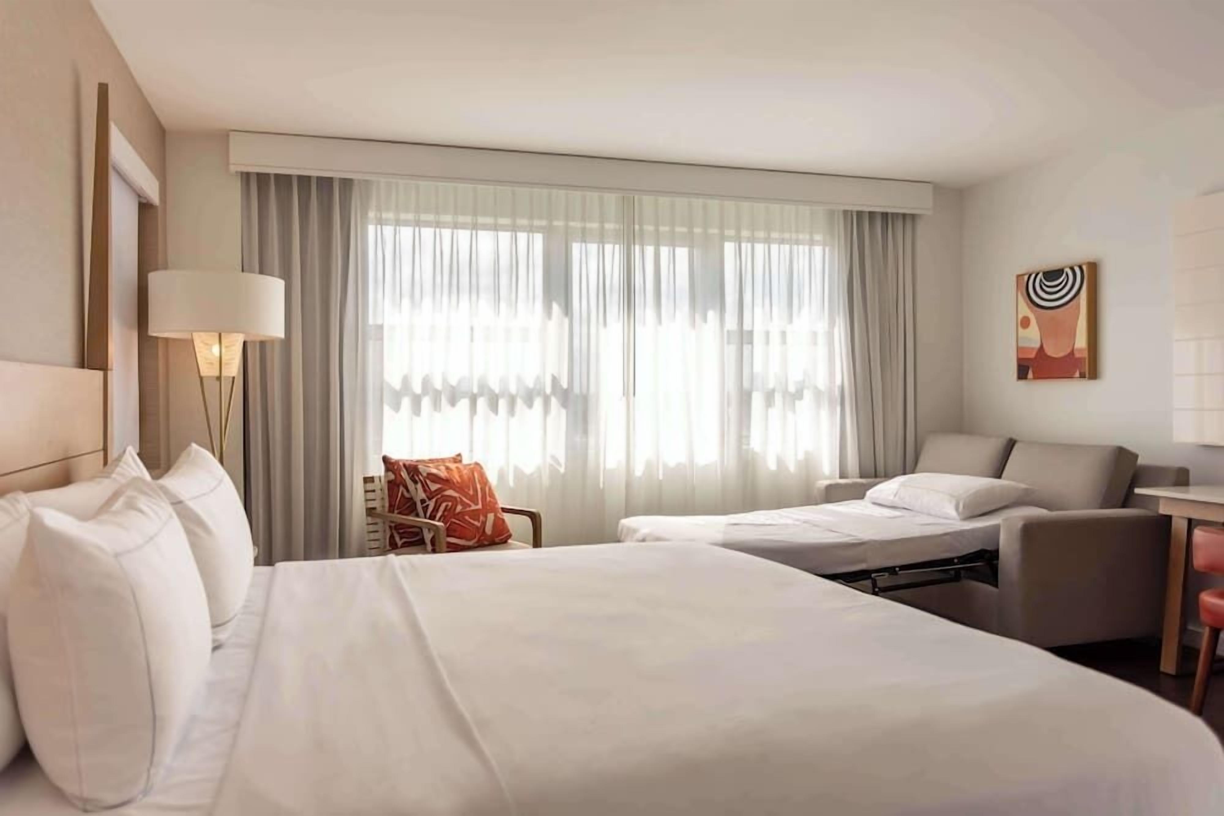 Premium bedding, in-room safe, desk, laptop workspace