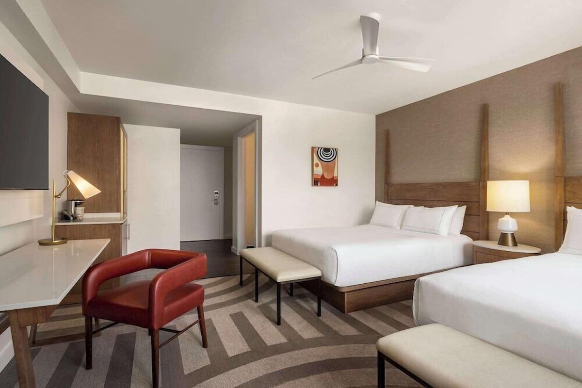 Premium bedding, in-room safe, desk, laptop workspace