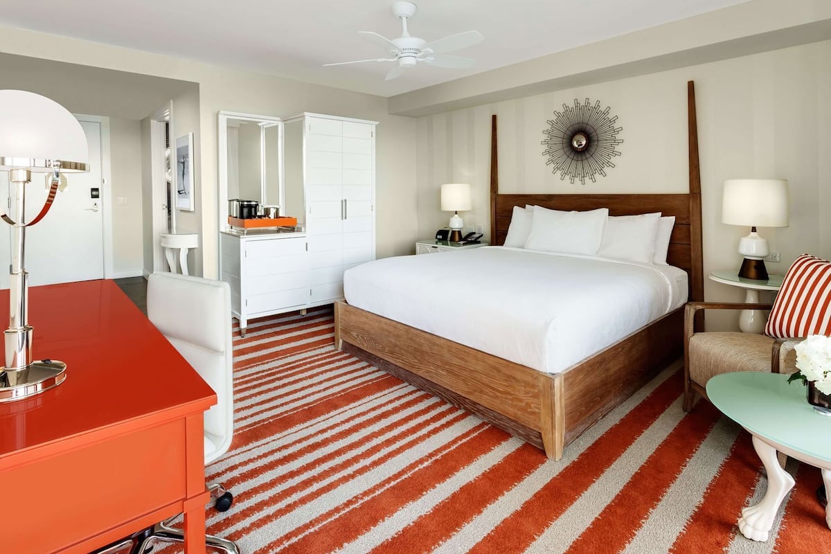 Premium bedding, in-room safe, desk, laptop workspace