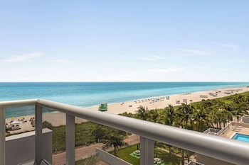Hotel room view looking out at Hilton Cabana Miami Beach Resort