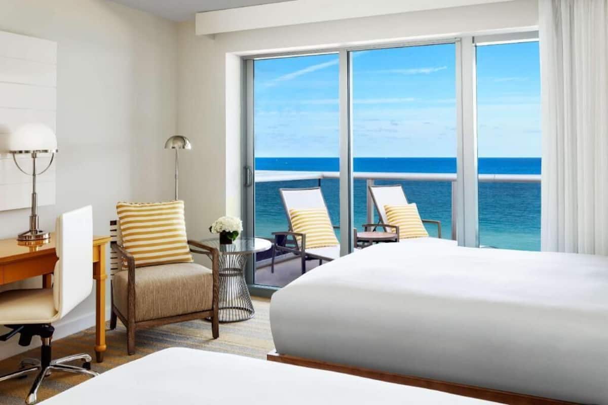 Premium bedding, in-room safe, desk, laptop workspace