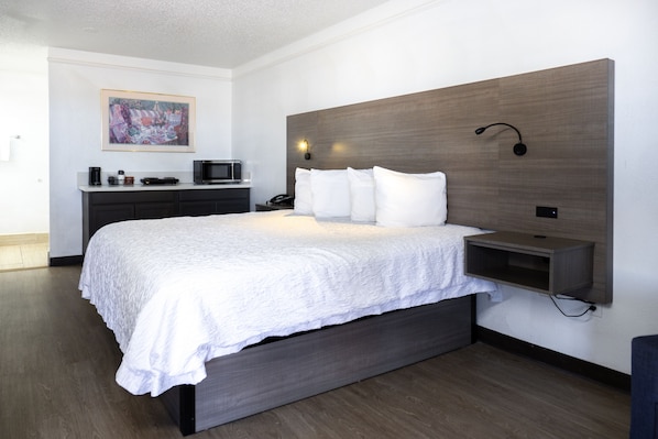 Ropa de cama de alta calidad, camas con pillow-top y escritorio 