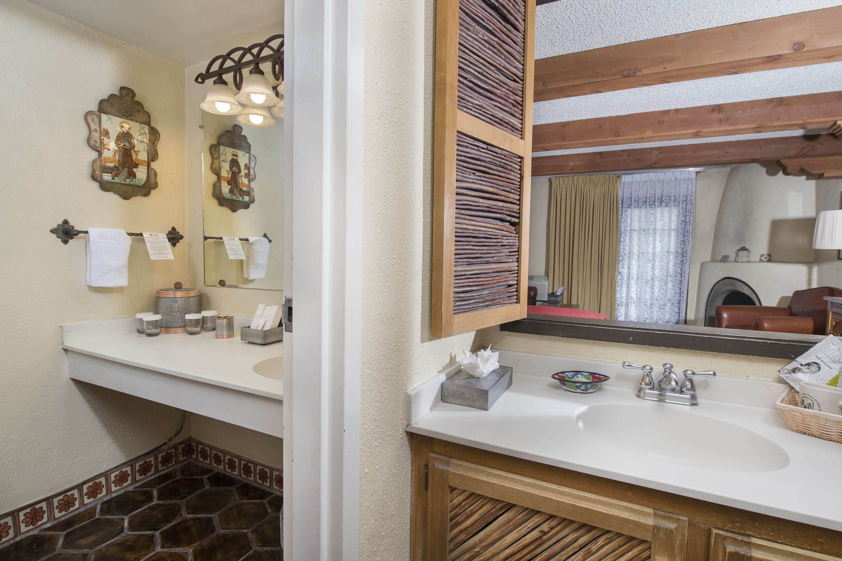 deluxe room, 1 king bed | bathroom | combined shower/bathtub, designer toiletries, hair dryer, bathrobes