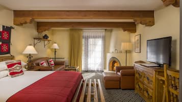 Deluxe Room, 1 King Bed | Premium bedding, pillowtop beds, in-room safe, desk