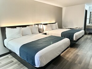 Desk, laptop workspace, blackout drapes, bed sheets - Studio 6 Suites Louisville, KY – Airport/Expo Center (Louisville)