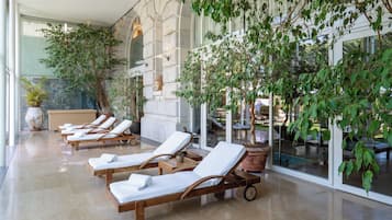 Couples treatment room(s), sauna, hot tub, steam room