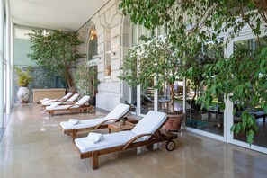 Couples treatment rooms, sauna, hot tub, steam room, Turkish bath