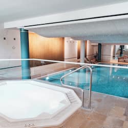 Indoor spa tub