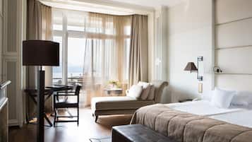 Deluxe Room (Lake) | Premium bedding, down comforters, minibar, in-room safe