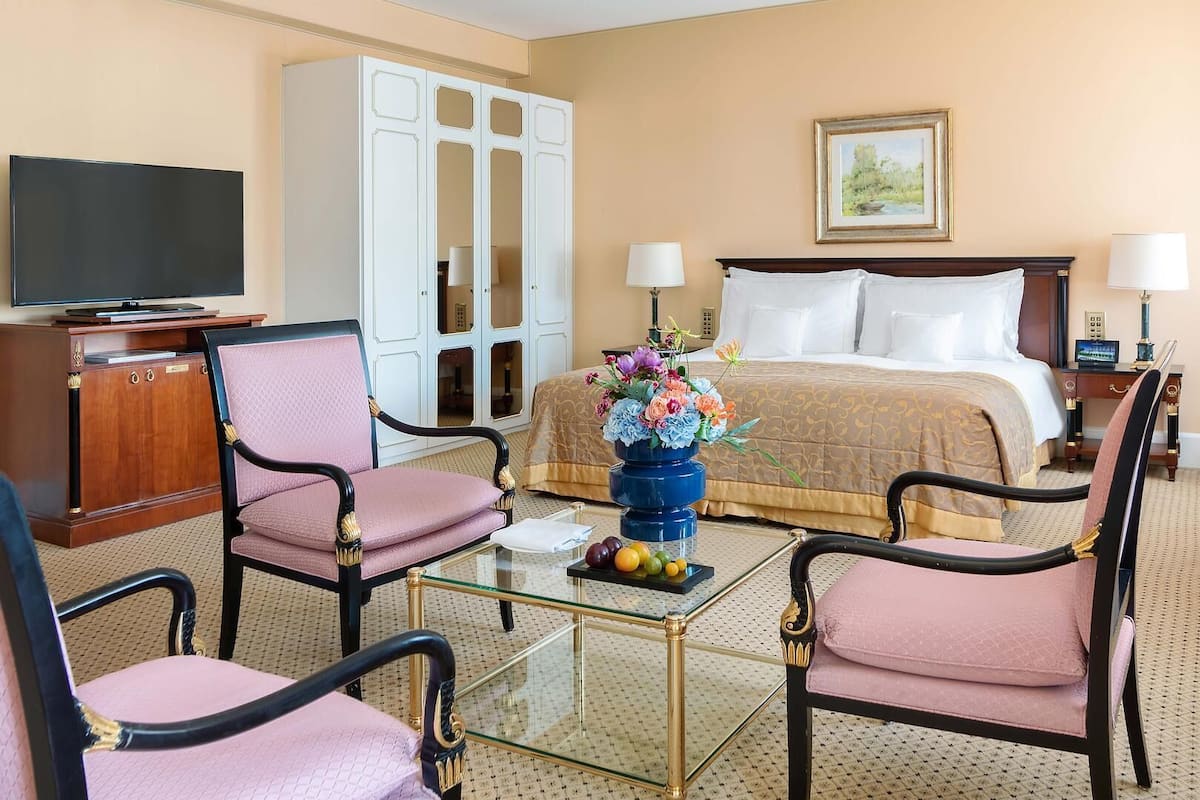 Premium bedding, down duvets, minibar, in-room safe