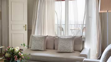 Suite (Lake) | Premium bedding, down comforters, minibar, in-room safe