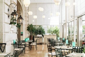 Daily continental breakfast (CHF 49 per person)