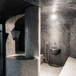 Couples treatment room(s), sauna, hot tub, steam room