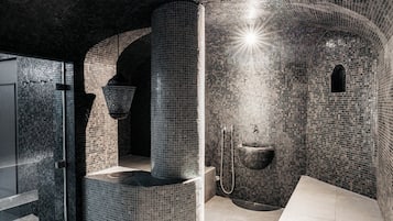 Couples treatment room(s), sauna, hot tub, steam room