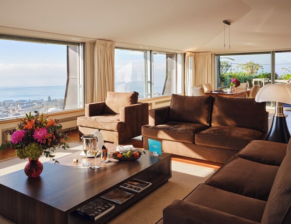 Premium bedding, down duvets, minibar, in-room safe