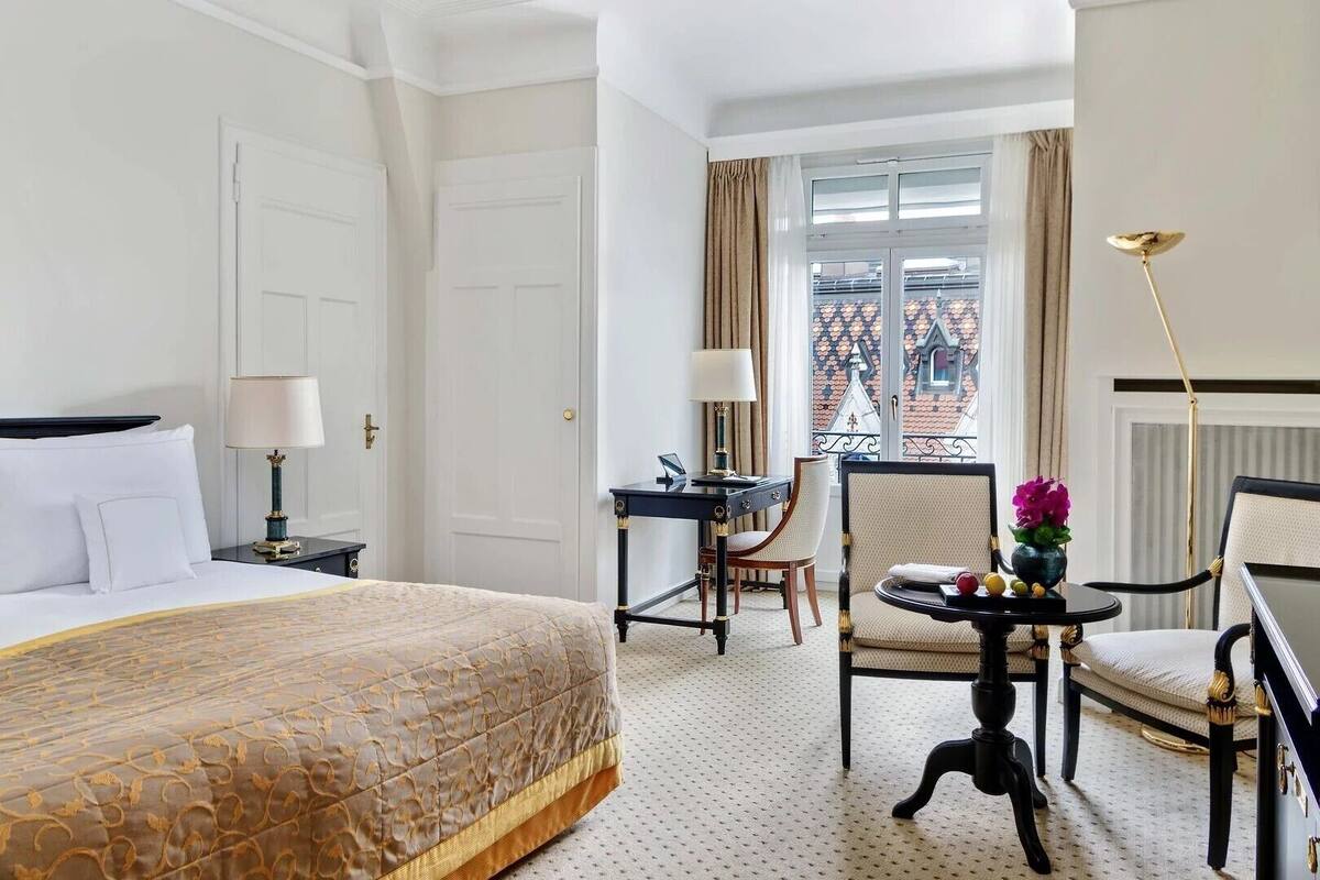 Premium bedding, down comforters, minibar, in-room safe