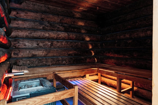 Couples treatment room(s), sauna, hot tub, steam room
