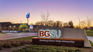 A sign for Bowling Green State University with a clear view of the parking lot and surrounding buildings. - Best Western Falcon Plaza - Bowling Green (Bowling Green)