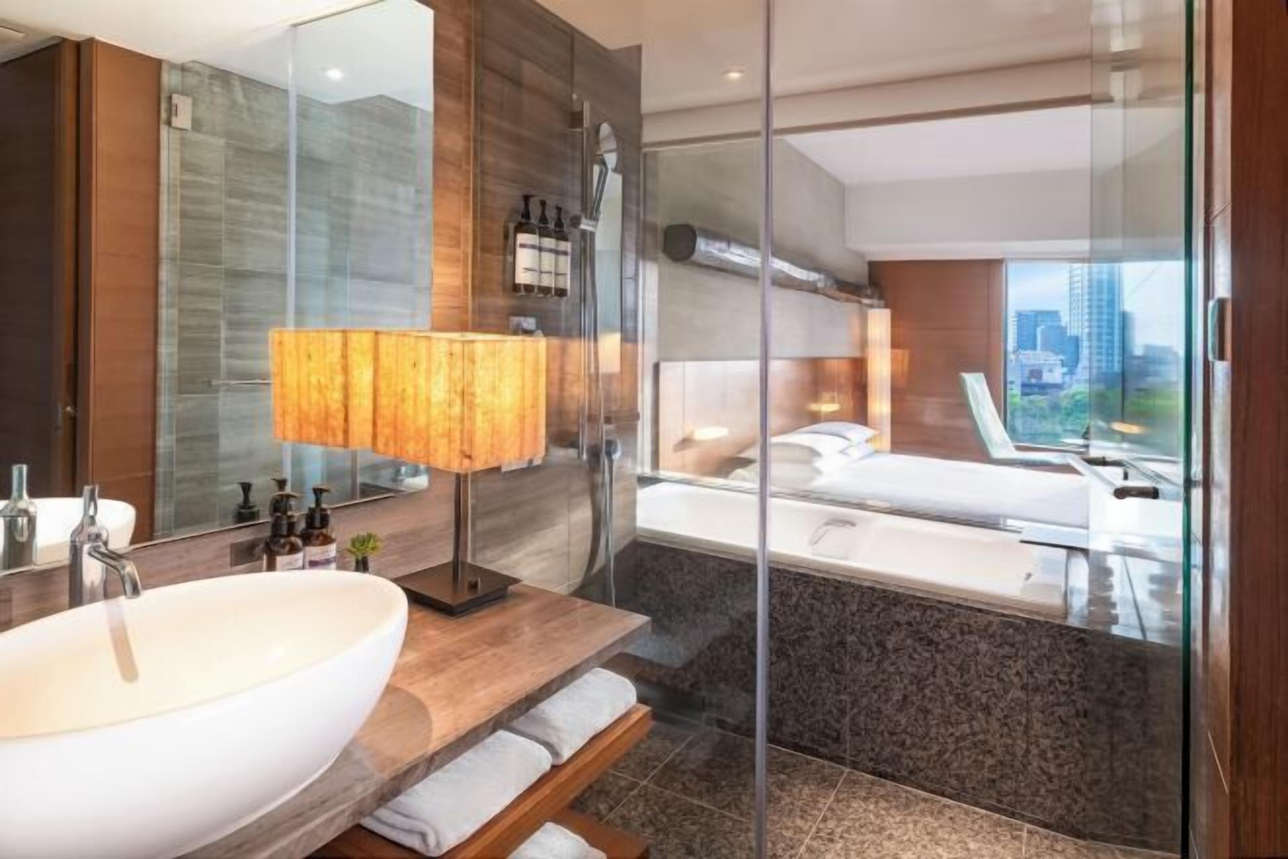 Bathroom | Free toiletries, hair dryer, bathrobes, slippers