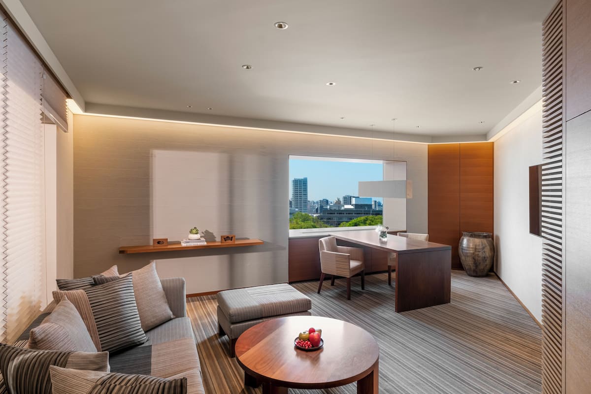 Atrium, Suite | 1 bedroom, in-room safe, desk, blackout drapes