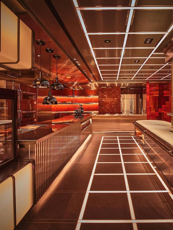 6 restaurants, breakfast, lunch, dinner served; international cuisine