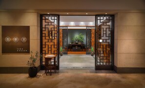 6 间餐厅，供应早餐、午餐和晚餐，国际美食