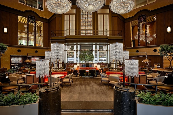 6 間餐廳;供應早餐、午餐、晚餐;多國菜