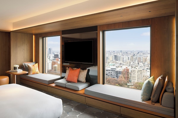 Studio, 1 King Bed, Park View | 1 bedroom, in-room safe, desk, blackout drapes