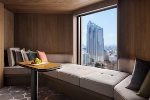 Studio, 1 King Bed, Park View, Corner