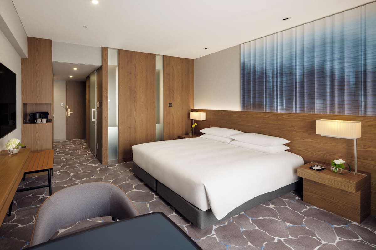 Room, 1 King Bed, City View | City view