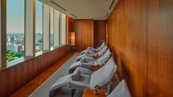 Sauna, hot tub, body treatments, body scrubs, facials, 8 treatment rooms