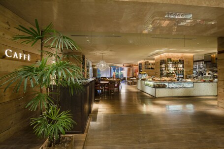Hyatt Regency Tokyo - Image 18