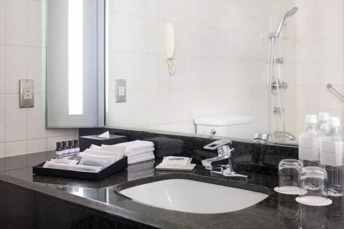 Bagno | Set di cortesia gratuito, asciugacapelli, accappatoio, pantofole