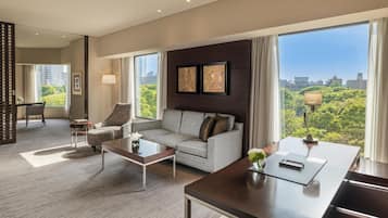 Két bảo mật tại phòng, bàn, màn/rèm cản sáng, bàn ủi/dụng cụ ủi quần áo