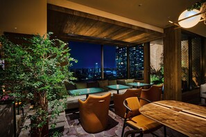 Bar (on property) - Hyatt Regency Tokyo (Tokyo)