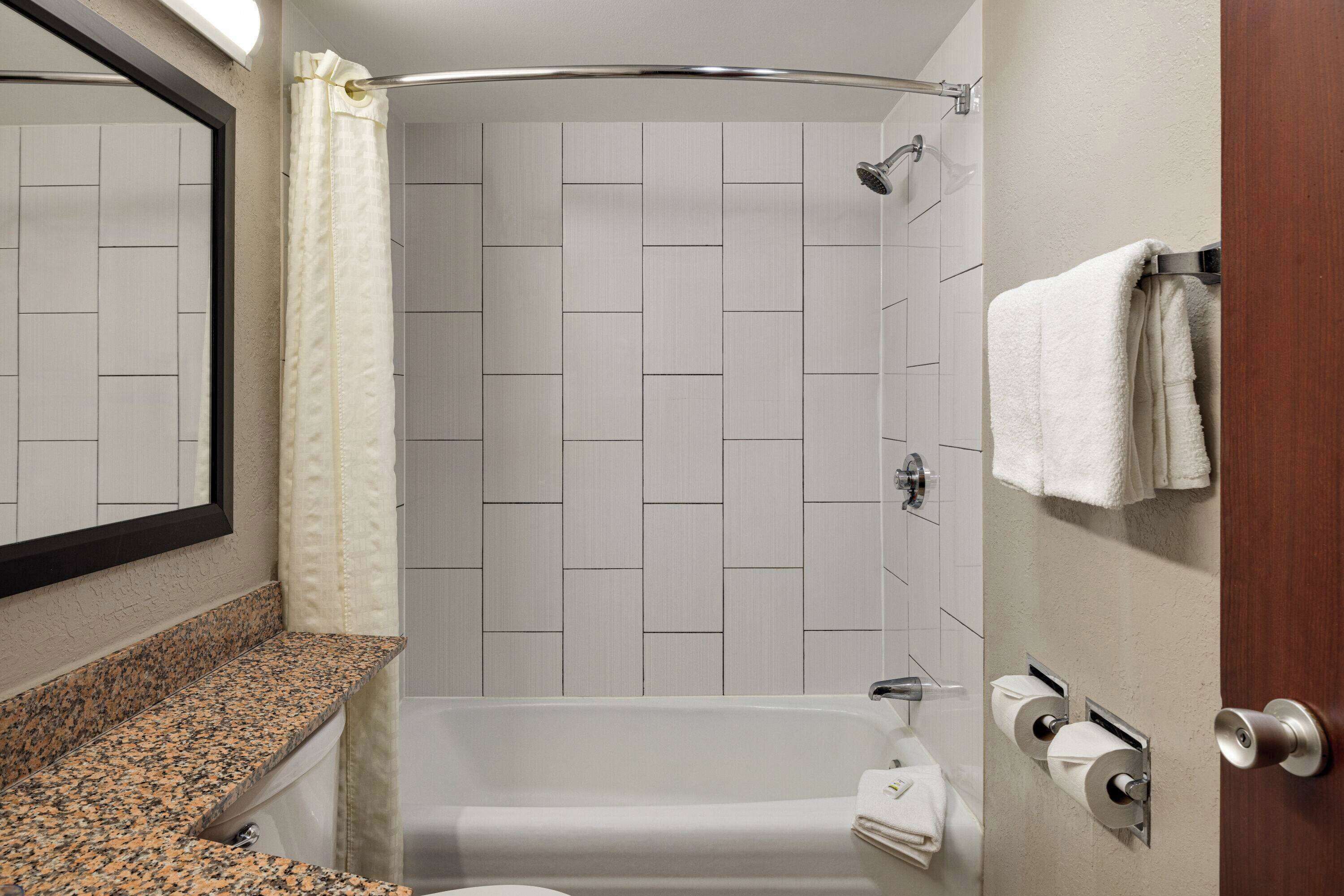 Foto - AmericInn by Wyndham Grand Rapids Airport North