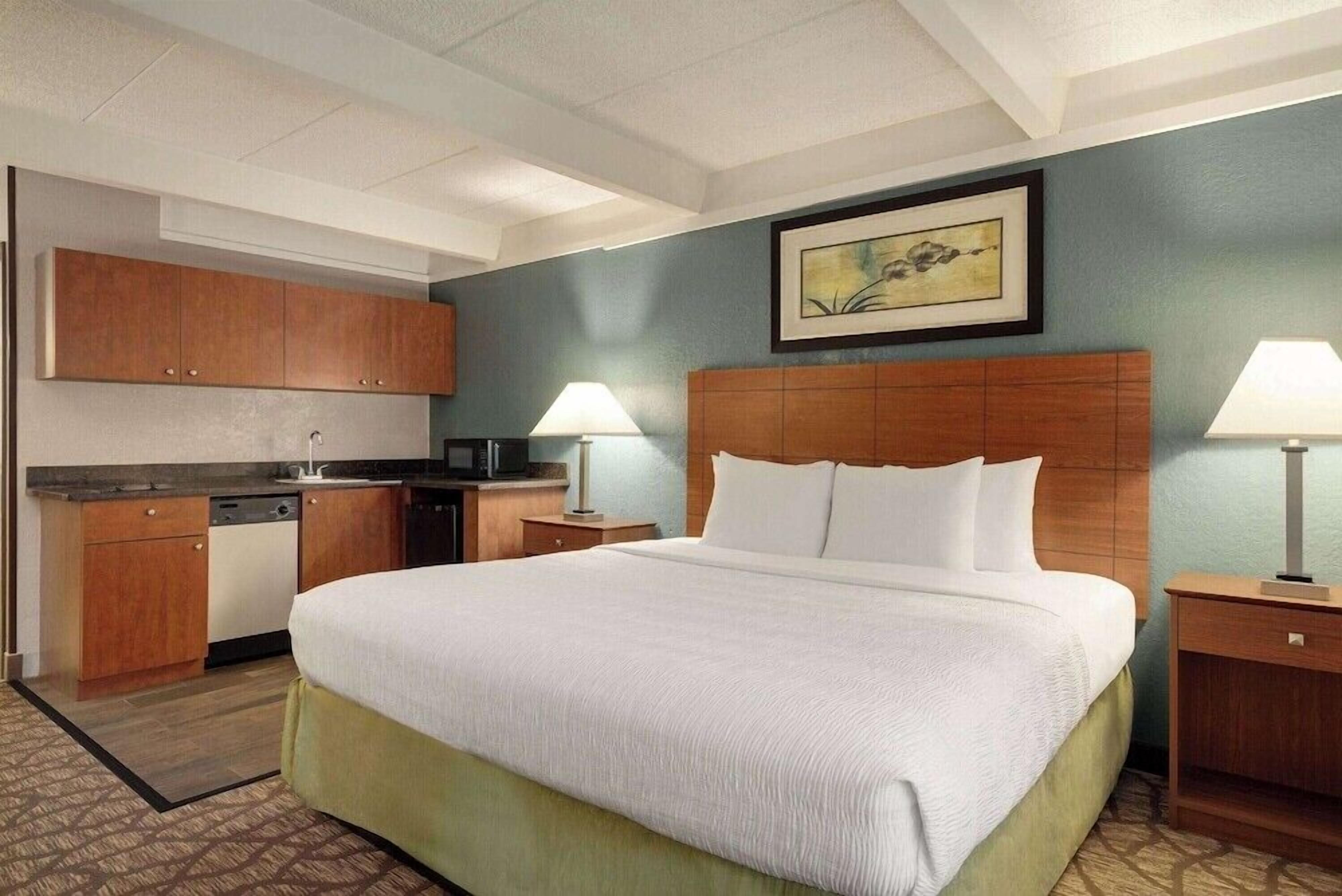 Desk, blackout drapes, iron/ironing board, free WiFi